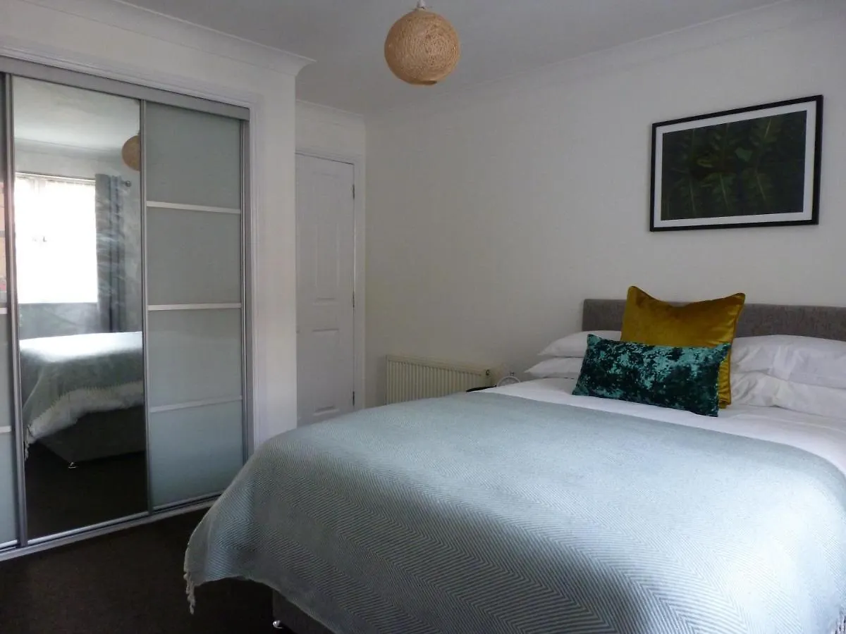 Sun Gardens Luxe 2 Bed 2 Bath Apartment Stockton-on-Tees